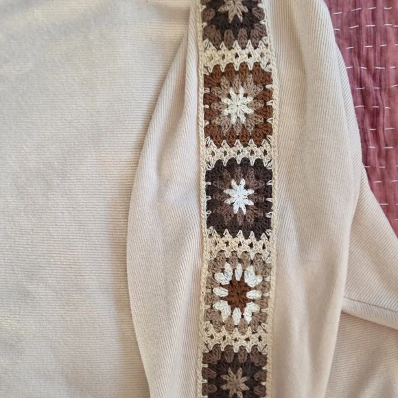 Aaeda Women's Cream Sweater with Brown and Tan Details - Picture 5 of 5